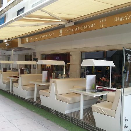 A Casa Canut Hotel Gastronomic Les Escaldes Exterior foto A café in the station