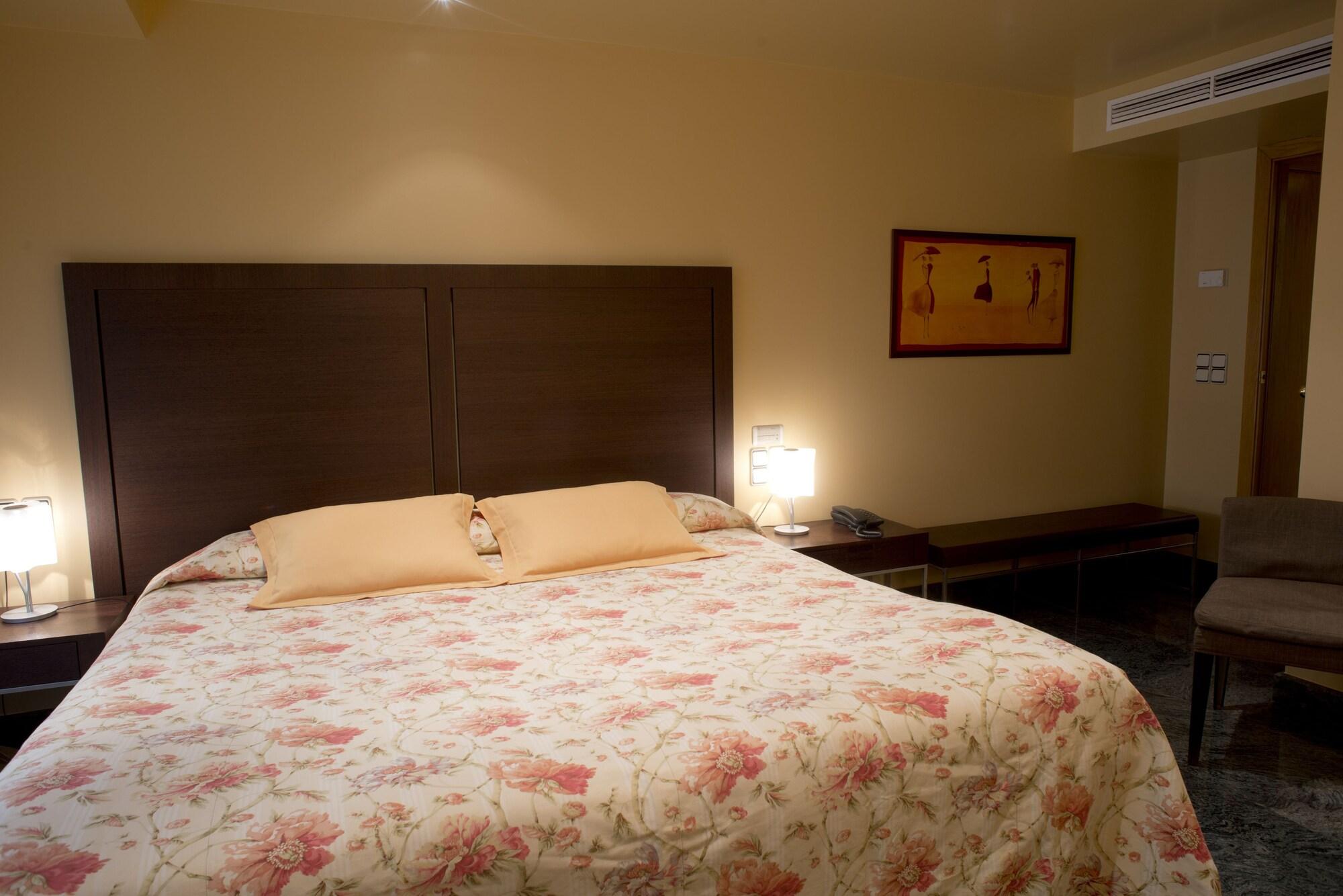 A Casa Canut Hotel Gastronomic Les Escaldes Exterior foto A bedroom at the hotel