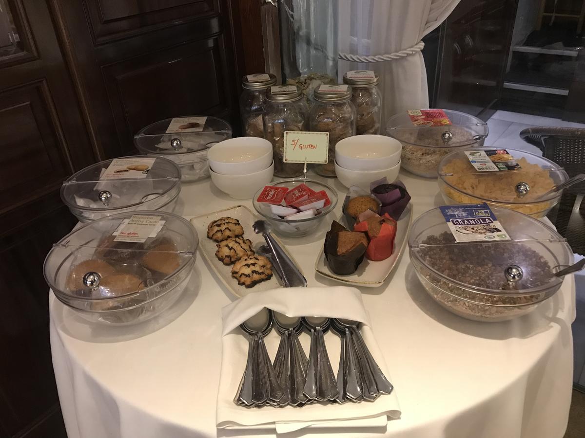 A Casa Canut Hotel Gastronomic Les Escaldes Exterior foto A typical afternoon tea