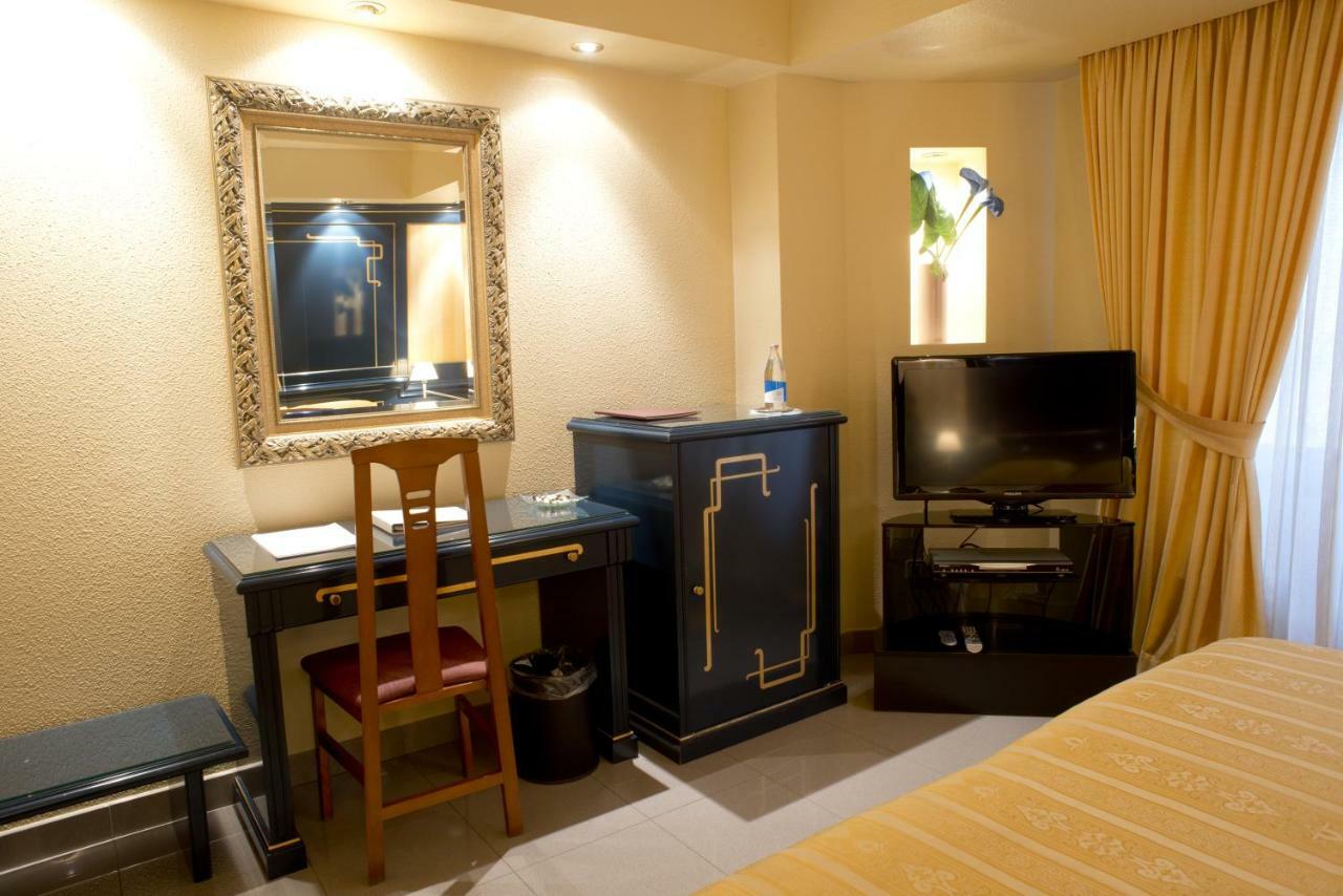 A Casa Canut Hotel Gastronomic Les Escaldes Exterior foto A room at the hotel
